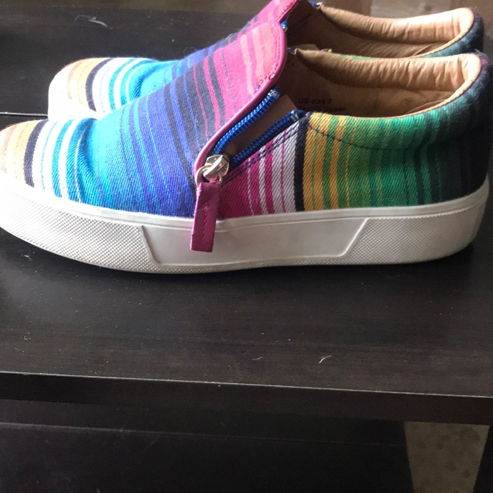 Slip ons - Picture 2 of 4